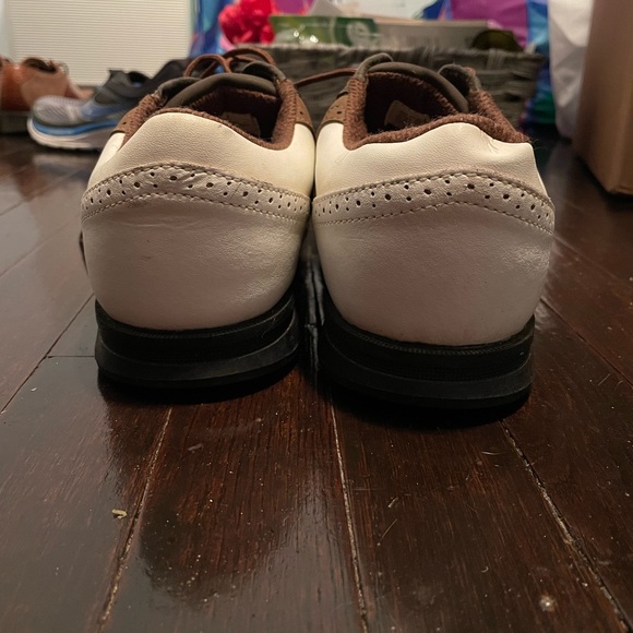 MacGregor Men’s size 10.5 White and Brown Golf Shoes - Picture 5 of 6